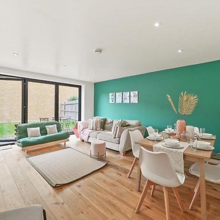 Lovely 4 Bed With Ensuite Free Wifi Off Street Parking In Sutton Morden  Buitenkant foto
