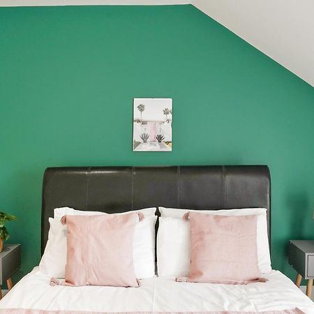 Lovely 4 Bed With Ensuite Free Wifi Off Street Parking In Sutton Morden  Buitenkant foto