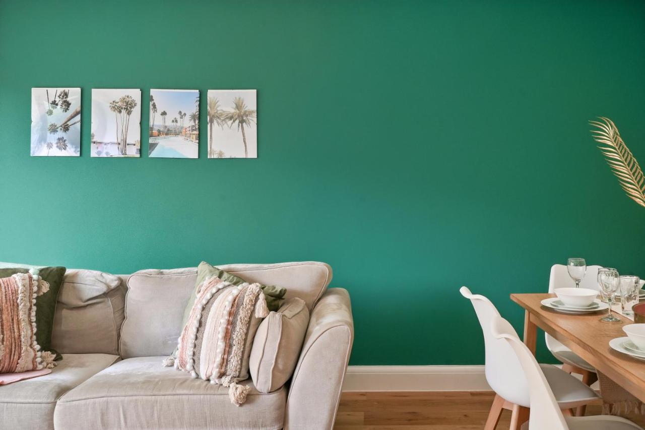 Lovely 4 Bed With Ensuite Free Wifi Off Street Parking In Sutton Morden  Buitenkant foto