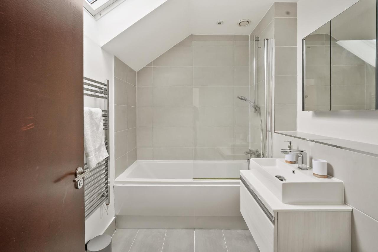 Lovely 4 Bed With Ensuite Free Wifi Off Street Parking In Sutton Morden  Buitenkant foto