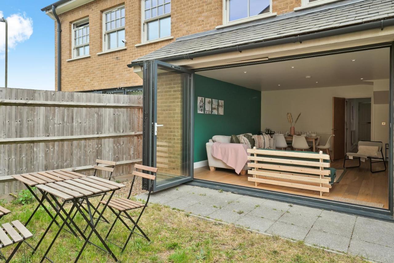 Lovely 4 Bed With Ensuite Free Wifi Off Street Parking In Sutton Morden  Buitenkant foto