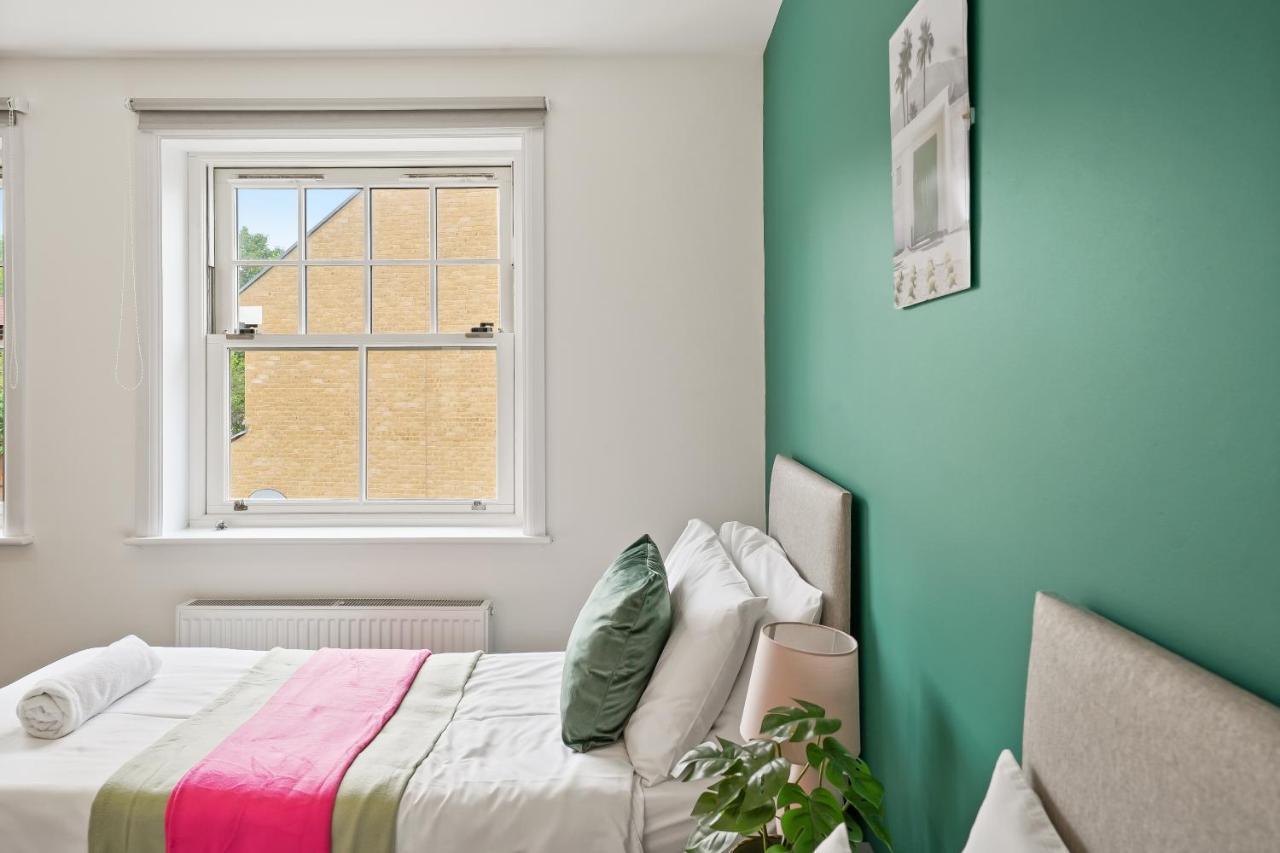 Lovely 4 Bed With Ensuite Free Wifi Off Street Parking In Sutton Morden  Buitenkant foto